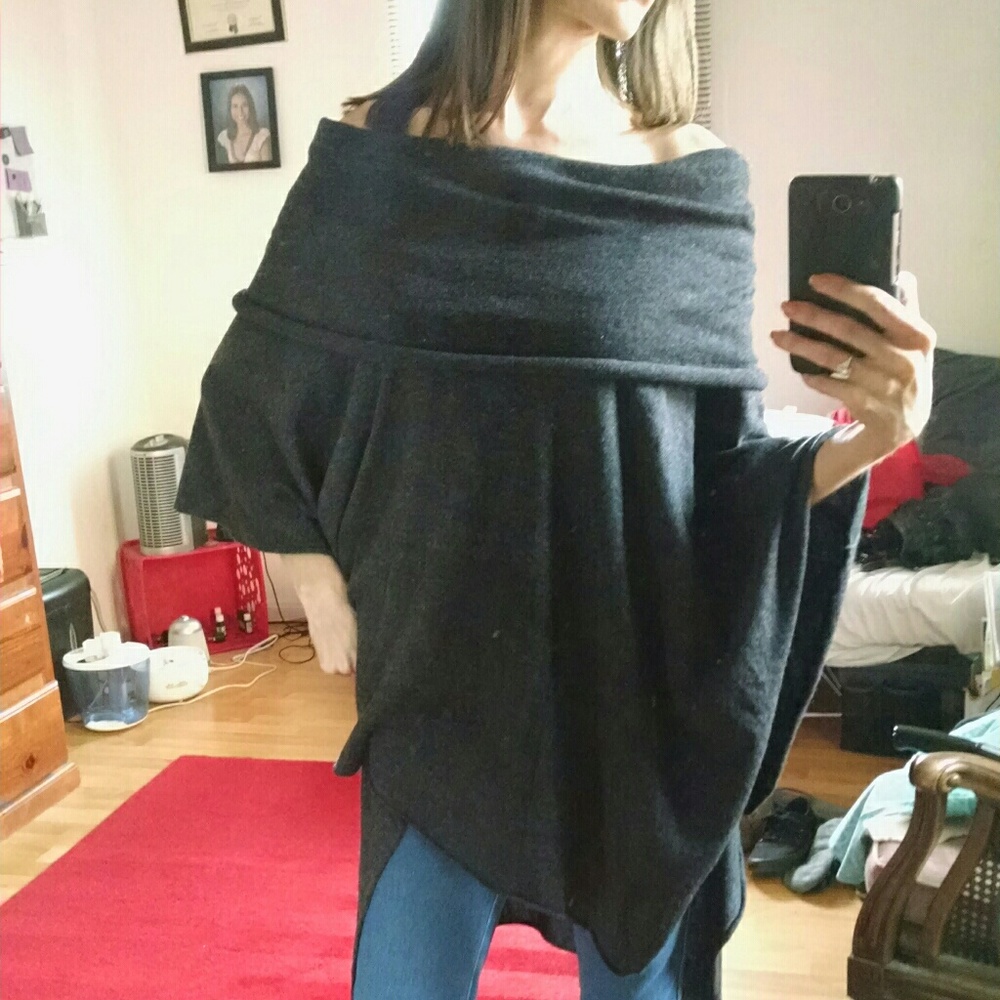 ~SOLD~ NWOT love Stitch off-shoulder poncho - Picture 3 of 4